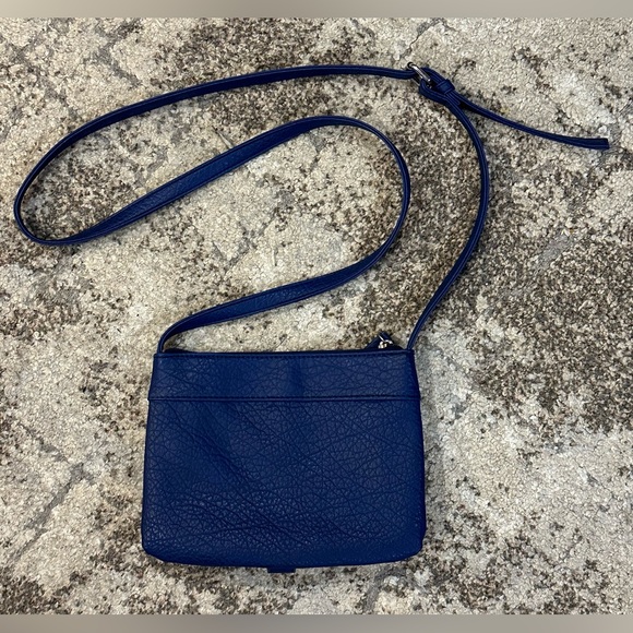 NEW Kenneth Cole Crossbody Bag - Picture 2 of 4